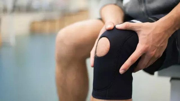 Stretch the muscles that support the knees